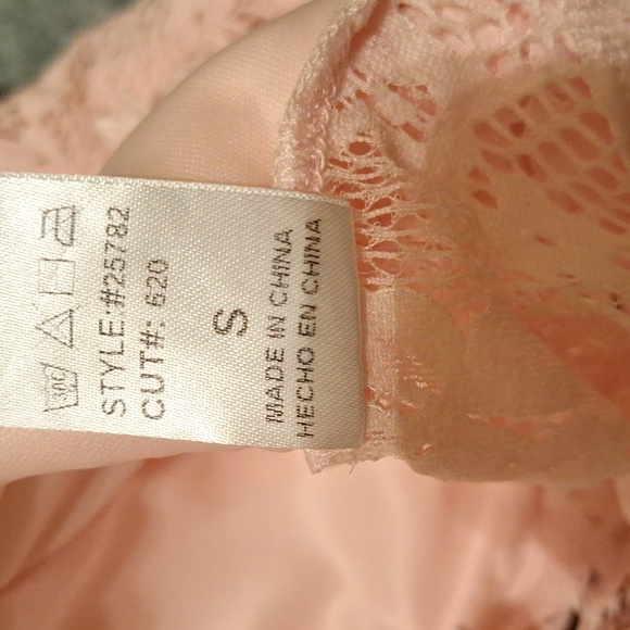 TOP CHIC Pink Lace Off/Shoulder Crop Top. NWOT Size Small - Picture 15 of 16